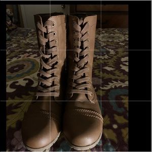 Brown zip up pioneer boots size 8